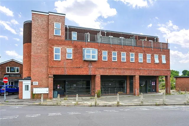 Plough Road, Yateley, GU46, photo 1