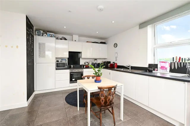 Plough Road, Yateley, GU46, photo 3