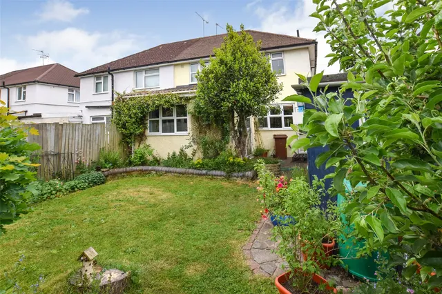 Photo 3 — Oaken Copse Crescent, Farnborough, Hampshire, GU14 8DS