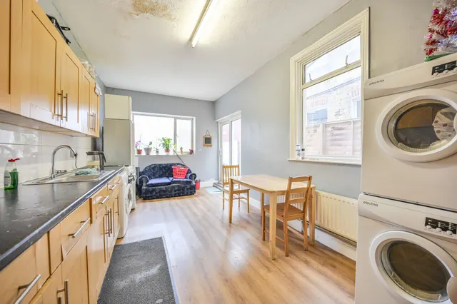 Photo 3 — 657 Seven Sisters Road, London