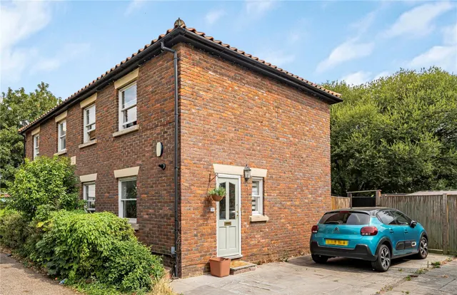 Botsford Road, Wimbledon Chase, photo 1