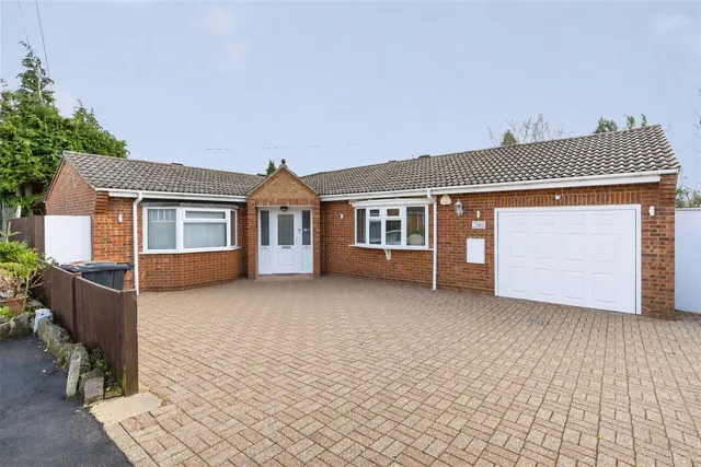 Poplar Close, Leighton Buzzard, Bedfordshire, LU7, photo 1