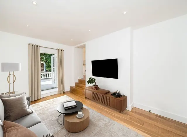 Photo 2 — Grove Crescent, Kingston Upon Thames, KT1