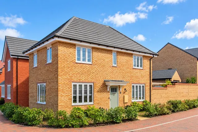 Queens Close, Harpole, photo 1