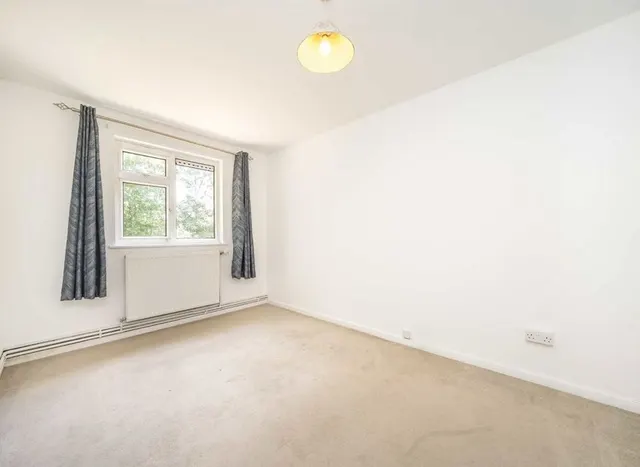 Photo 3 — Lambert Avenue, Richmond, TW9