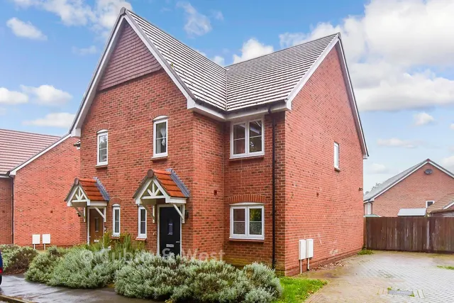 Canter Drive, Cranleigh, GU6, photo 1