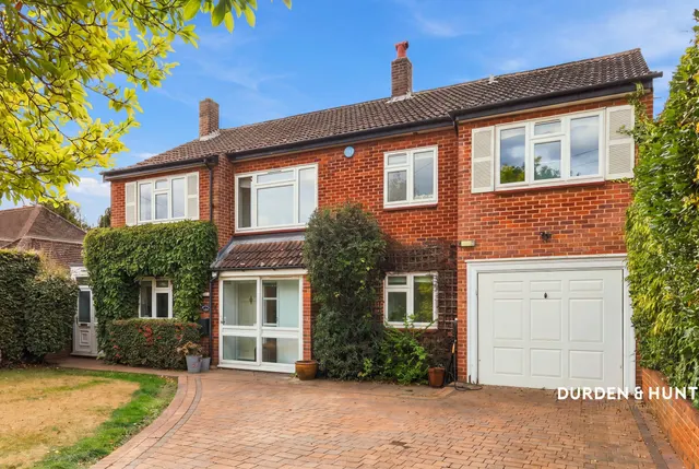 St. Johns Road, Loughton, IG10, photo 1