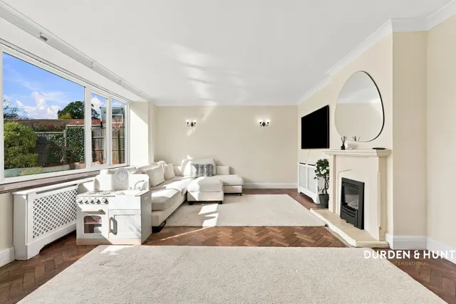 St. Johns Road, Loughton, IG10, photo 2