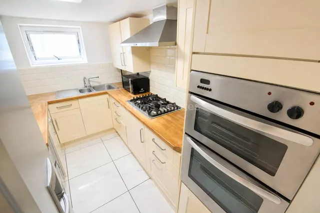 1 bedroom flat — Berkeley Avenue, Reading, RG1 6JE