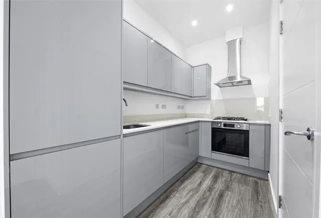 Tudor Gardens, Kingsbury, NW9, photo 3