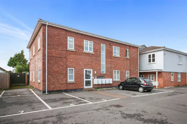 Barclay Court, Warminster, photo 1
