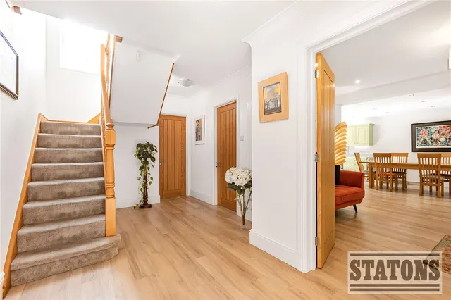 Tolmers Road, Cuffley, EN6, photo 2