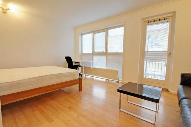Queen of Denmark Court Surrey Quays, SE16, photo 1