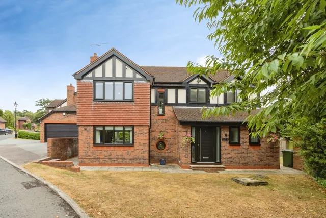 Tudor Lawns, Carr Gate, Wakefield, West Yorkshire, WF2, photo 1