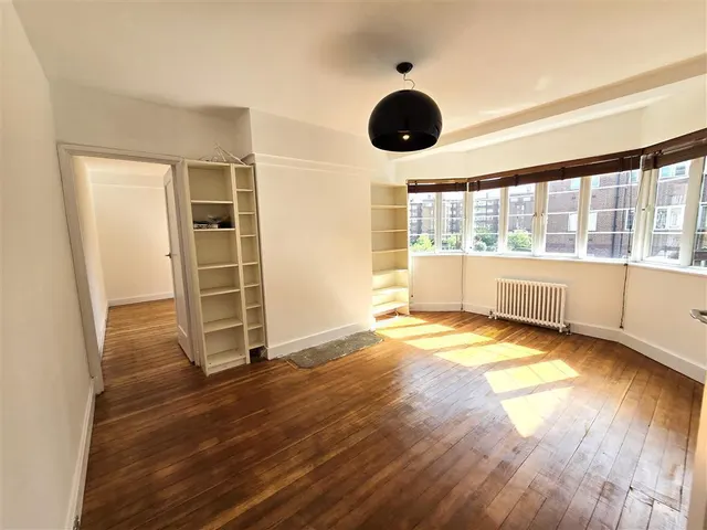 Sir Alexander Road, LONDON, photo 1