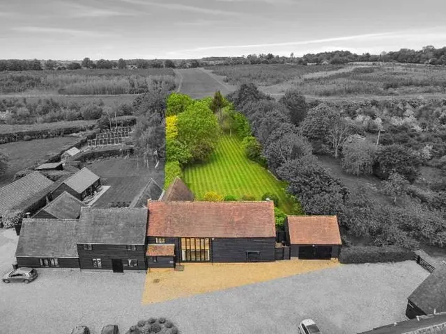 Photo 2 — Drovers Lane, Wheathampstead, St. Albans, Hertfordshire, AL4 8EY