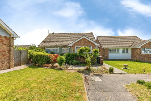 Sheerwater Crescent, Hastings, photo 1