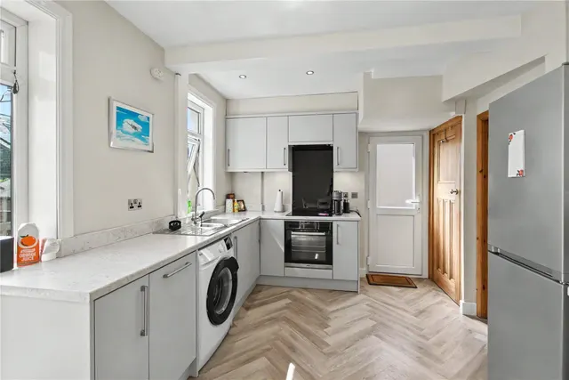 Oxford Avenue, Guiseley, LS20, photo 2