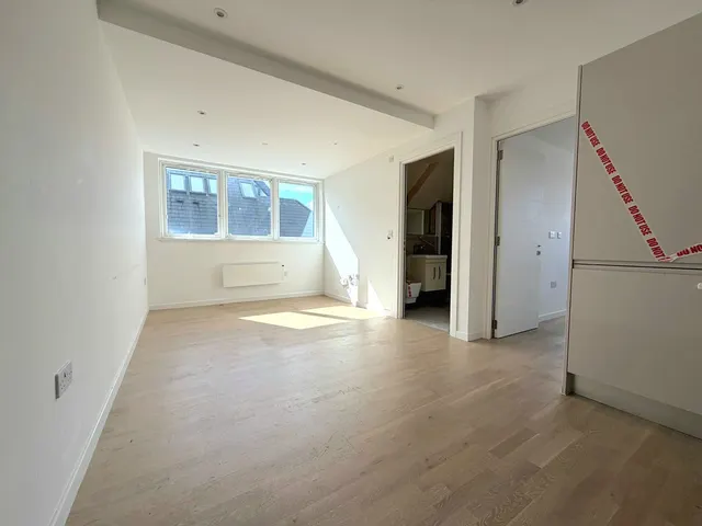 River Court, Woking, GU21, photo 2