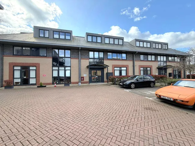 River Court, Woking, GU21, photo 1