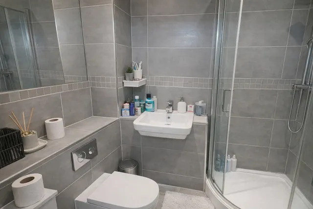 Photo 3 — Mercury Gardens, Essex, Romford, RM1 3FB