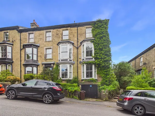 Bath Road, Buxton, photo 1