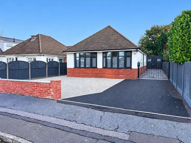 Julyan Avenue, Poole, BH12, photo 1