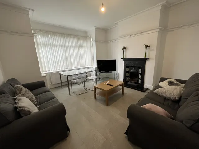 Becketts Park Drive, Headingley, LS6, photo 2