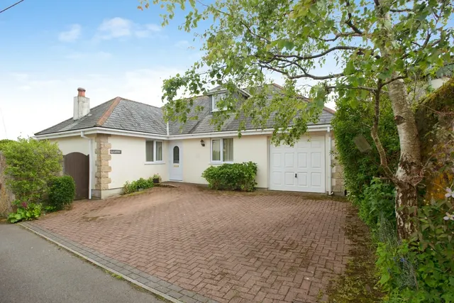 Higher East Street, St. Columb, TR9, photo 1