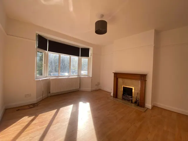 Buckhurst Way, Buckhurst Hill, IG9, photo 3