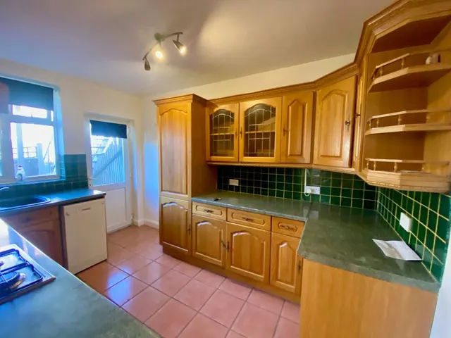 Buckhurst Way, Buckhurst Hill, IG9, photo 2