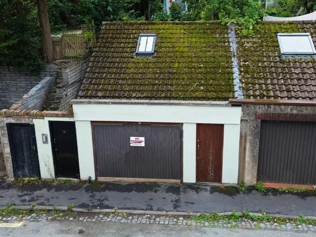 Garage/Workshop rear of 19, Fremantle Square, Cotham, Bristol, BS6 5TN, photo 1