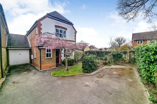 Brambles Close, Ash, Guildford, Surrey, GU12 6NY, photo 1