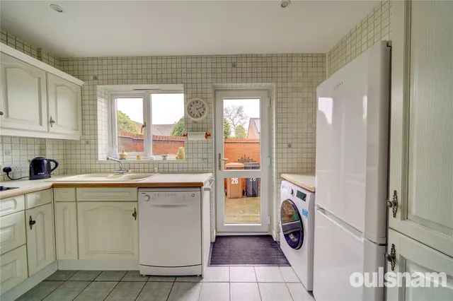 Photo 2 — Monnow Close, Droitwich, Worcestershire, WR9 8TF
