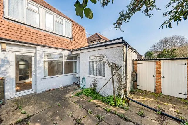 Photo 3 — Ashwood Avenue, Hillingdon, UB8