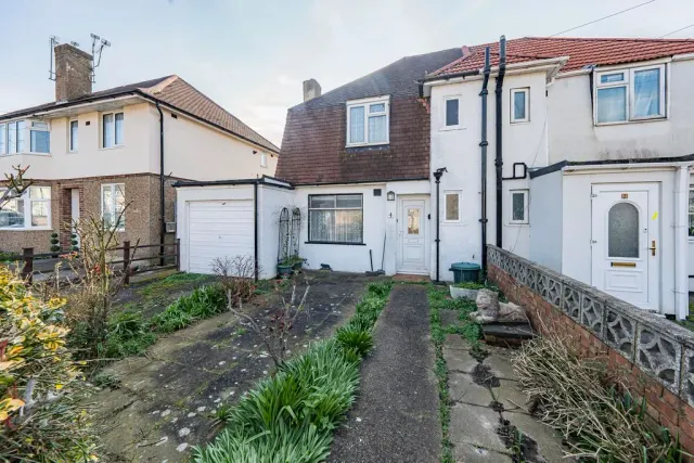 Ashwood Avenue, Hillingdon, UB8, photo 1