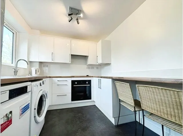 Firs Avenue, Windsor, SL4, photo 1