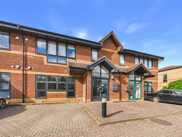 Oldfield Road, Hampton, TW12, photo 1