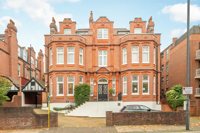 Flat 1, 260 Finchley Road, London, photo 1