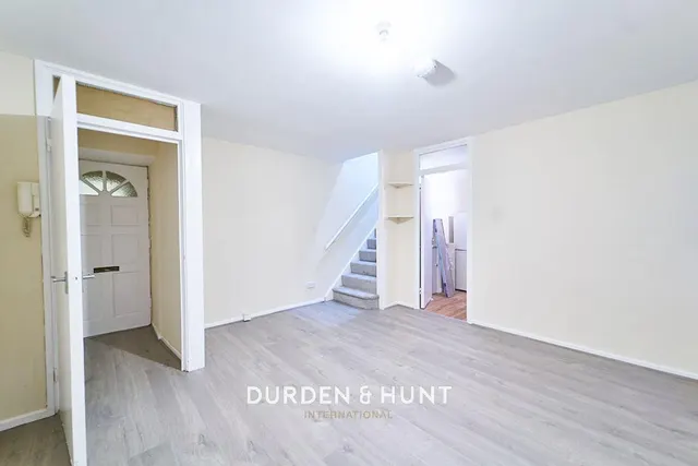 Aylesbury Close, Forest Gate, E7, photo 3