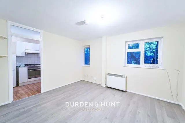 Aylesbury Close, Forest Gate, E7, photo 2