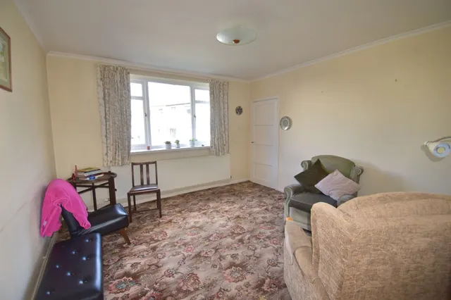 Williamson Crescent, High Peak, photo 2
