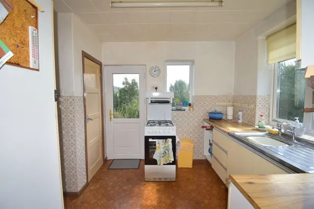 Williamson Crescent, High Peak, photo 3