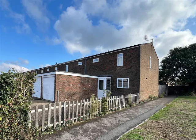 Montserrat Road, Basingstoke, photo 1