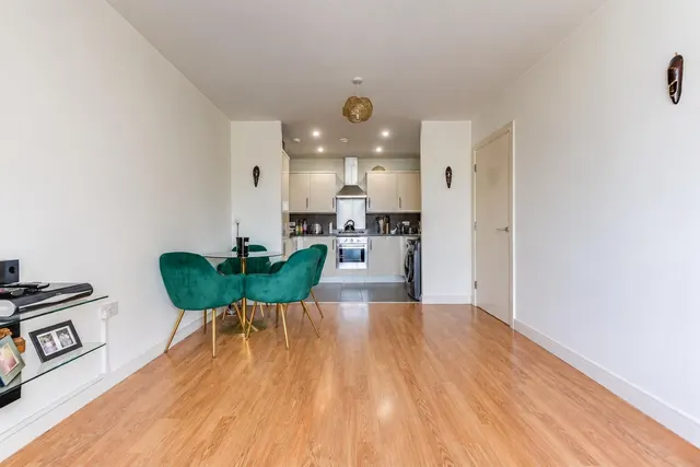 Magnetic Crescent, Enfield, EN3, photo 3