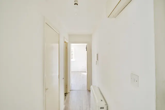 Photo 3 — Streamside Close, London, N9