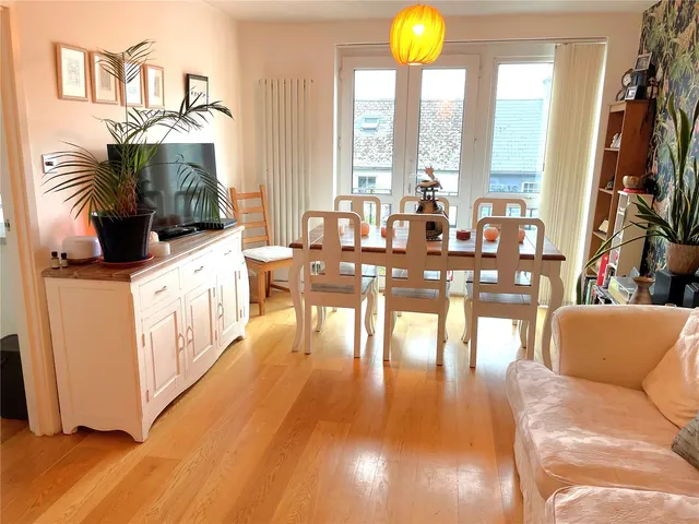Newlands Place, Hartfield Road, RH18, photo 2