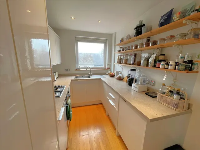 Newlands Place, Hartfield Road, RH18, photo 3