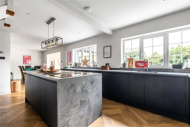 Wanborough Lane, Cranleigh, GU6, photo 2