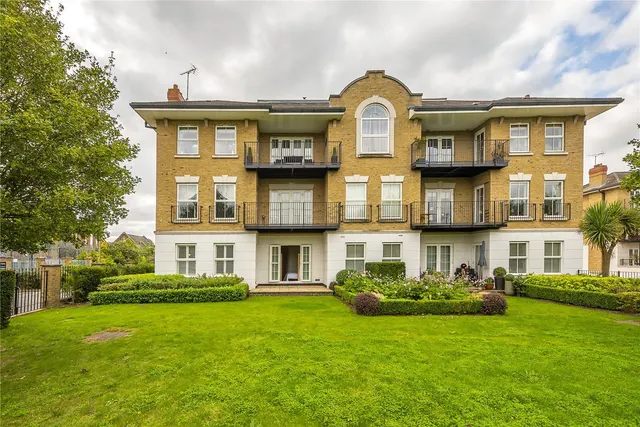 Clearwater Place, Surbiton, KT6, photo 1